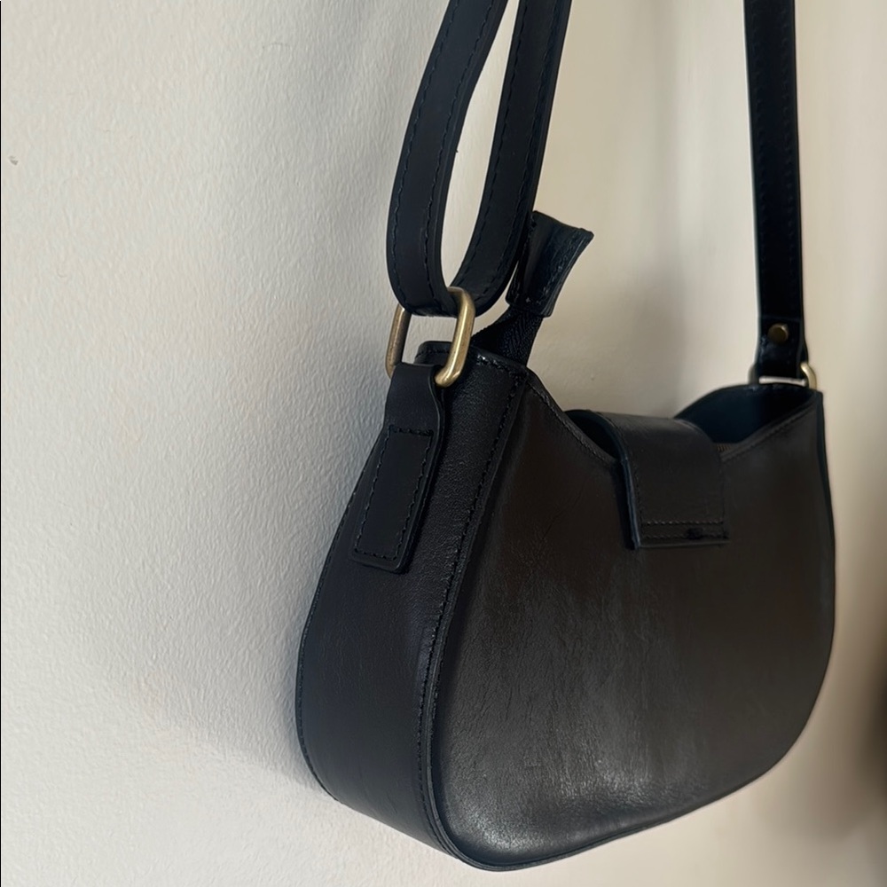 Authentic Italy (Rome) Leather Bag - Picture 5 of 7